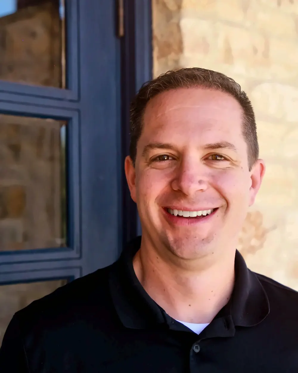 Dr. Clayton Cook, DMD, dentista general en Polished Family Dental en Fort Worth y Glen Rose